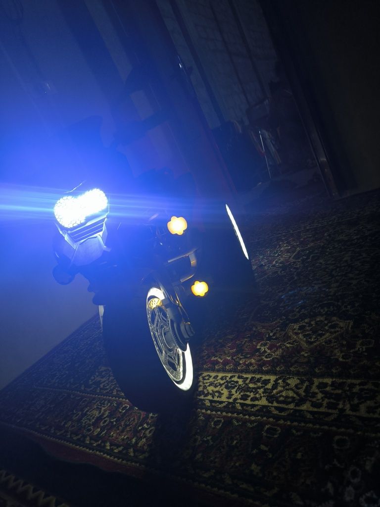 Motoskl elektronika srochni sotiladi