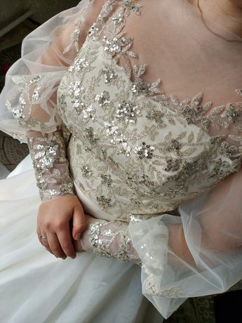 Продам ШИКАРНОЕ свадебное платье