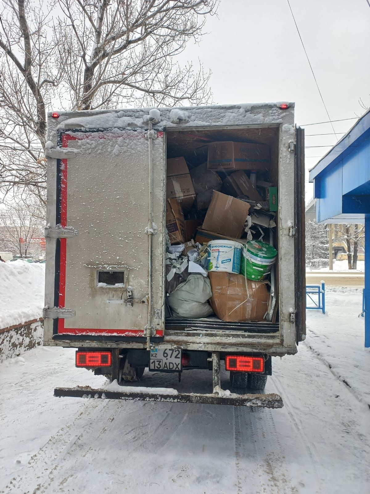 Услуги по вывозу мусора Заказать вывоз строительного мусора Китаец 5т