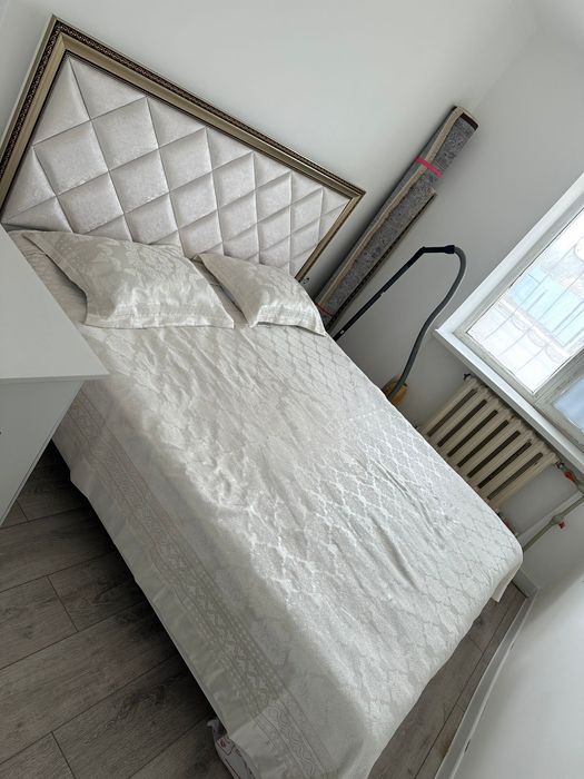 Продаю кровать с ортопедическим матрасом