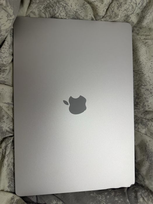 Macbook Air 15-inch m3/16/256gb Starlight