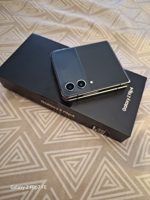 Samsung Galaxy Z Flip 4