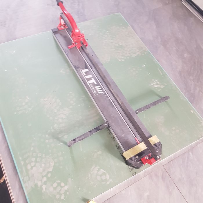 Плиткарез           .