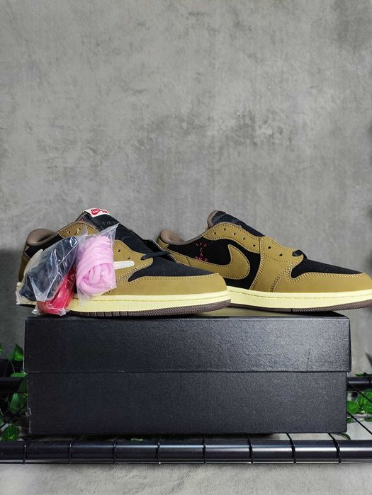 Air Jordan 1 low X Travis Scott marimea 47.5