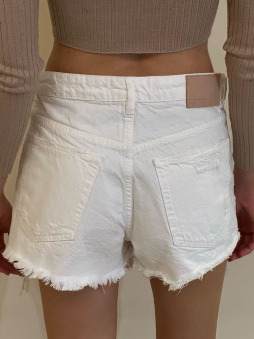 Blugi scurti albi zara M