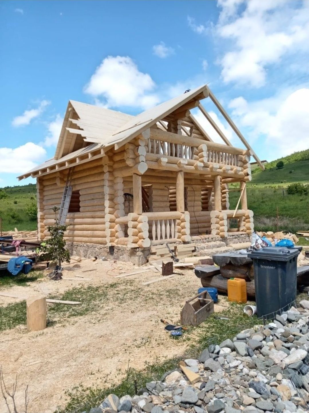 Case din lemn rotund, cabane tip A frame, foișoare, magazii, acoperișe