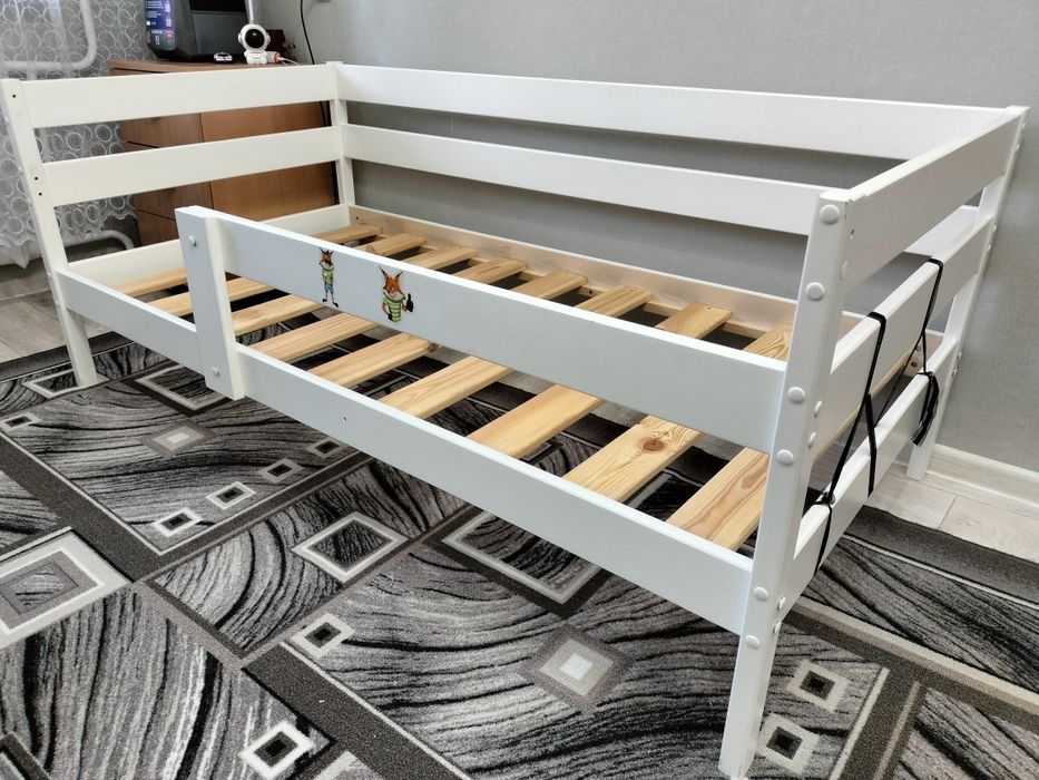 Продам детскую кровать с матрасом