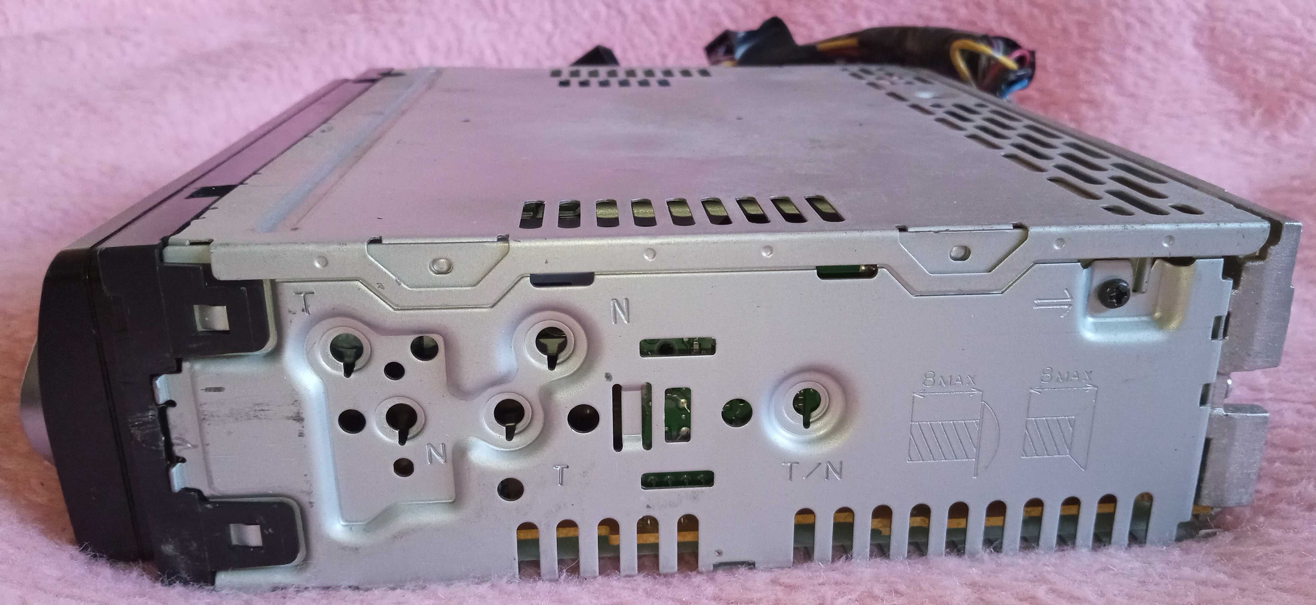 Касетофонът за кола Sony CDX-GT20 за 

ремонт