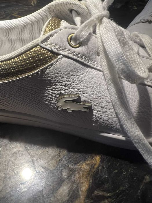 Удобни La coste маратонки с метално лого