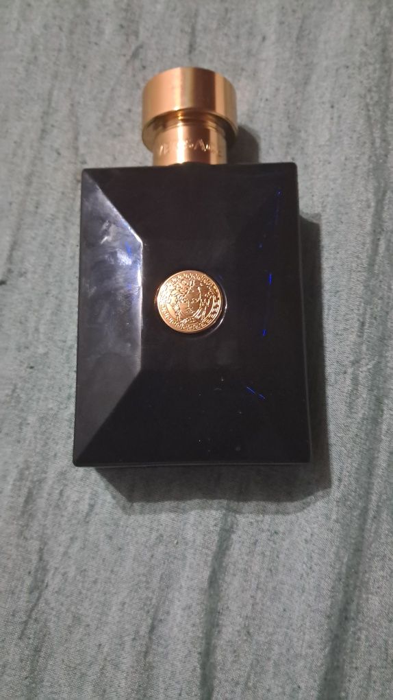 Vând versace dylan blue nou si original. Pot schimba pentru alt parfum
