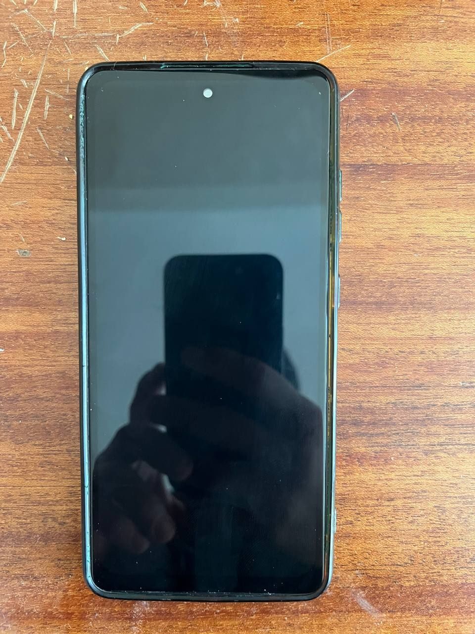 A 52 telefon sotiladi