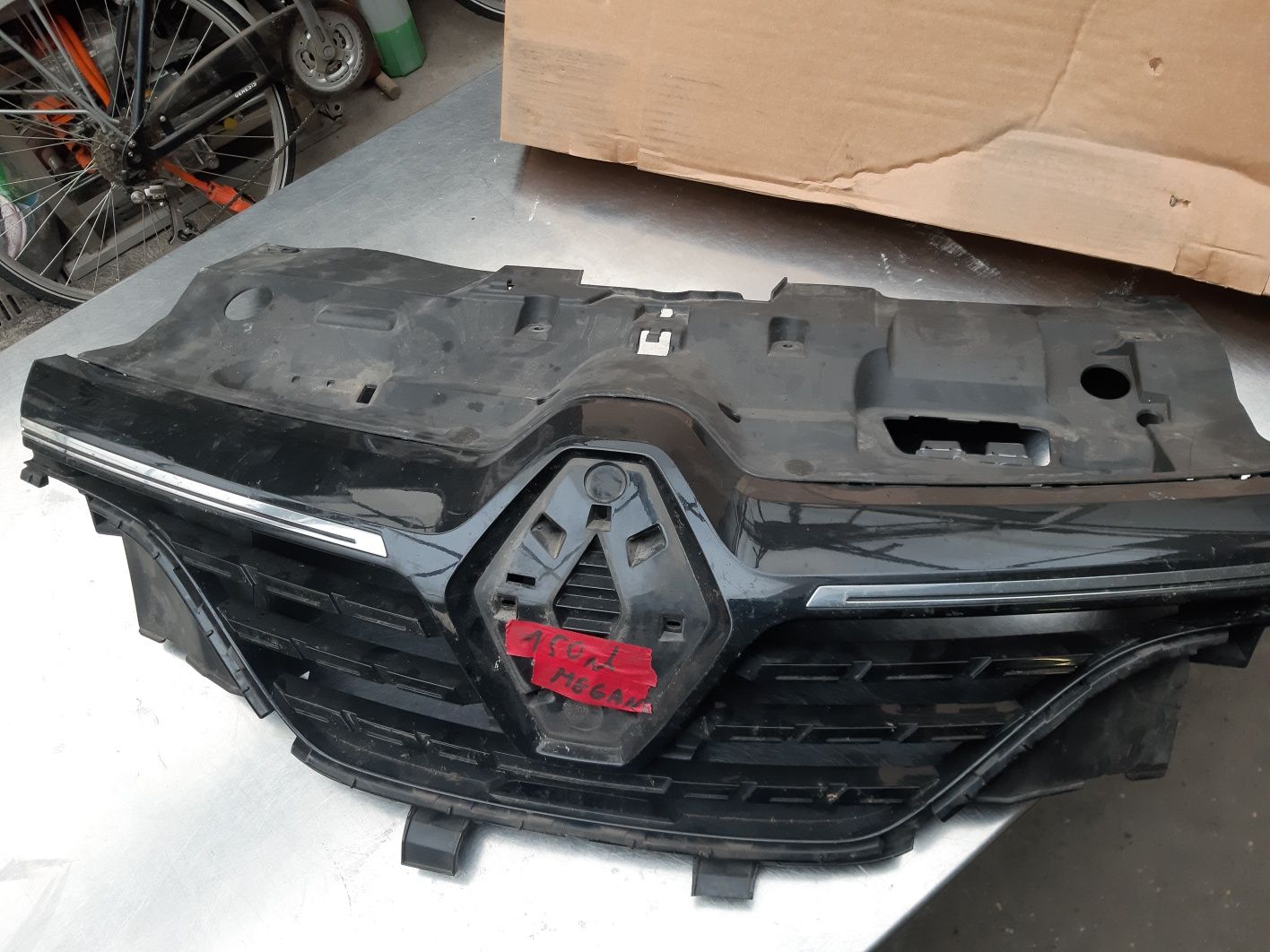 Грил решетка рено Меган 4  Renault  Megane  4