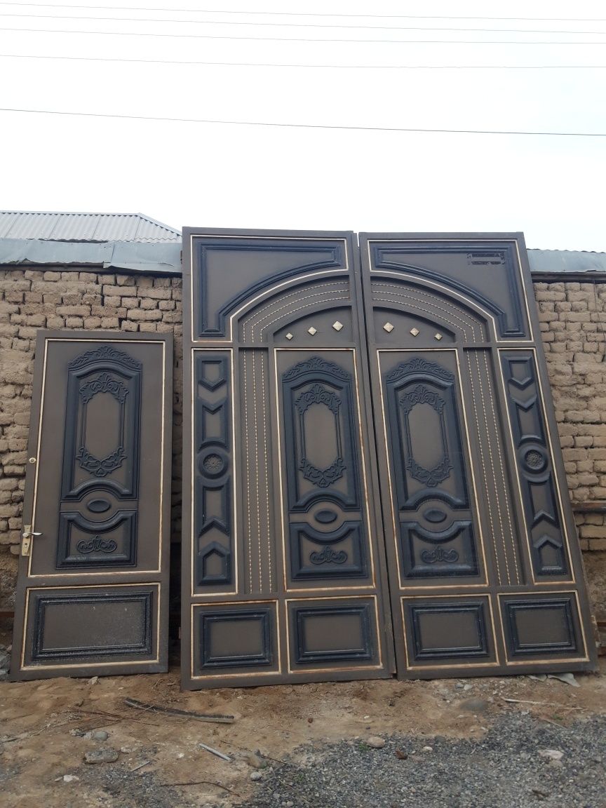 Darvoza 284×336 kaletkasi aloxida  qalin maerialda bolgan  zamogi bor