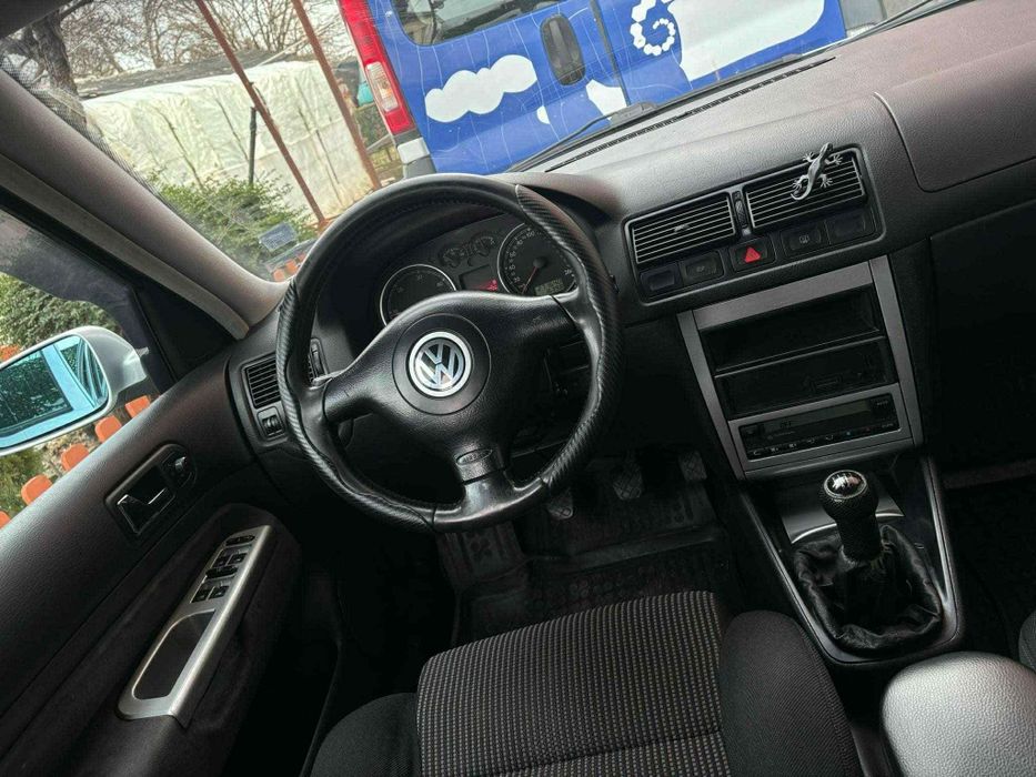 Продавам Фолксваген голф 4