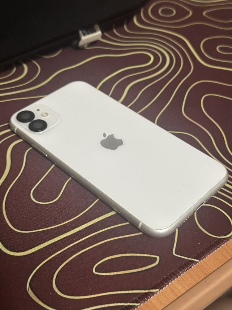 iPhone 11 (White)