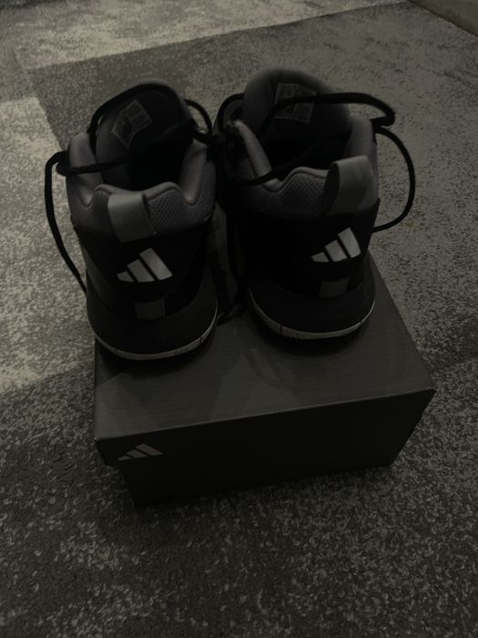 Обувки Adidas