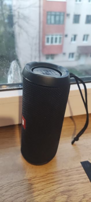 Vând boxă Jbl flip3