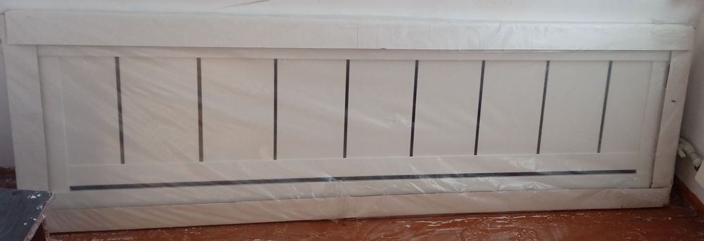 дверь белый деревянный