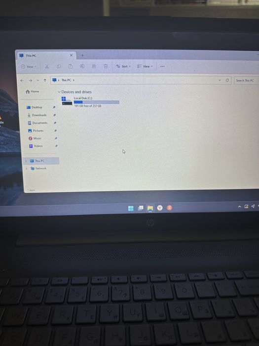 Noutbook sotiladi pachti yengi kop ishlatilinmagan ofisniy
