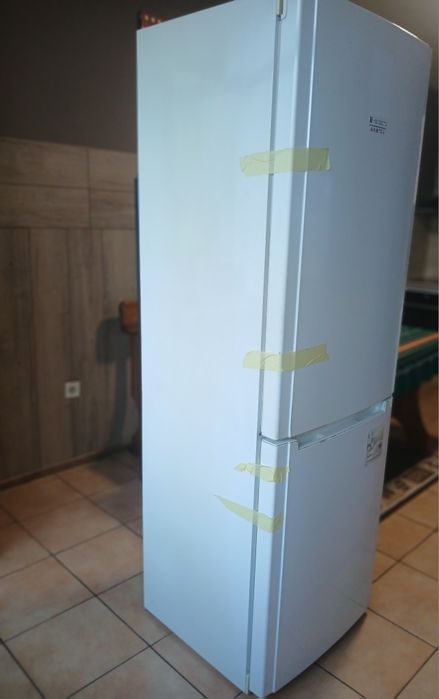 Хладилник с долен фризер