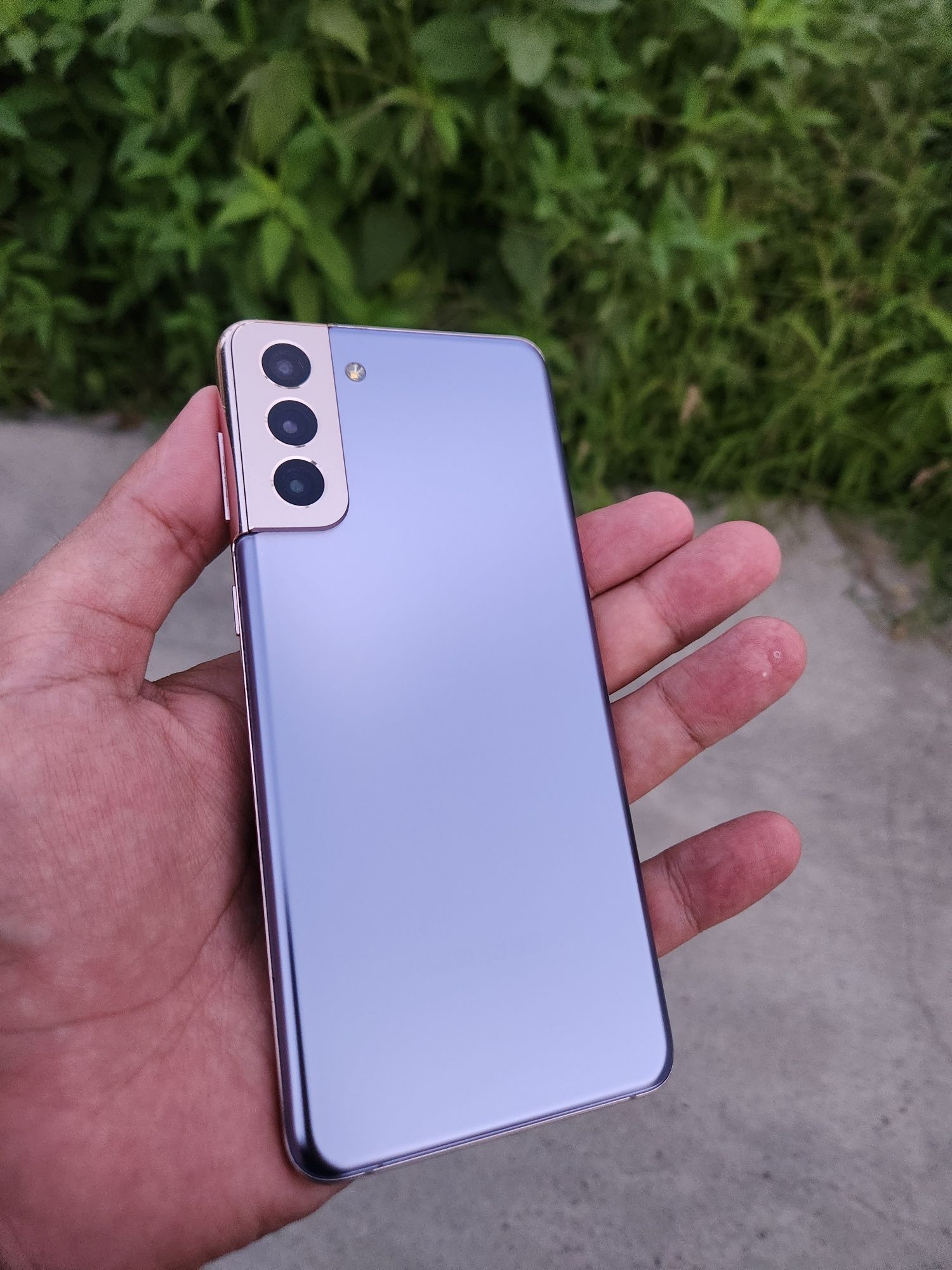 Samsung S21 plus Yahshi holatda