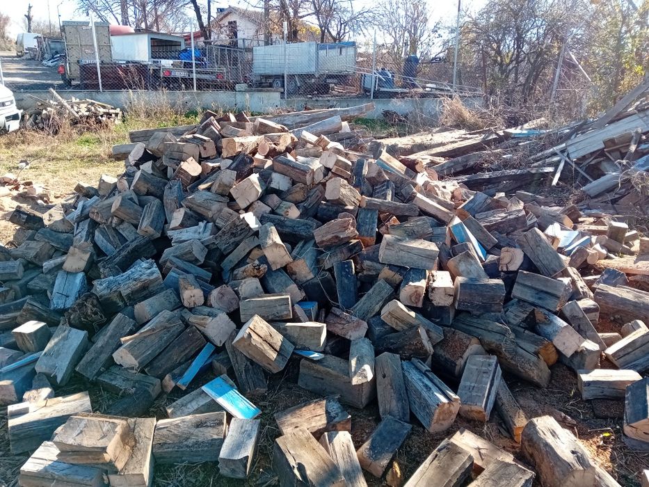 Дърва / нарязани греди за камина /