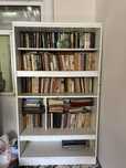 Книжная сатылады, китаплары менен