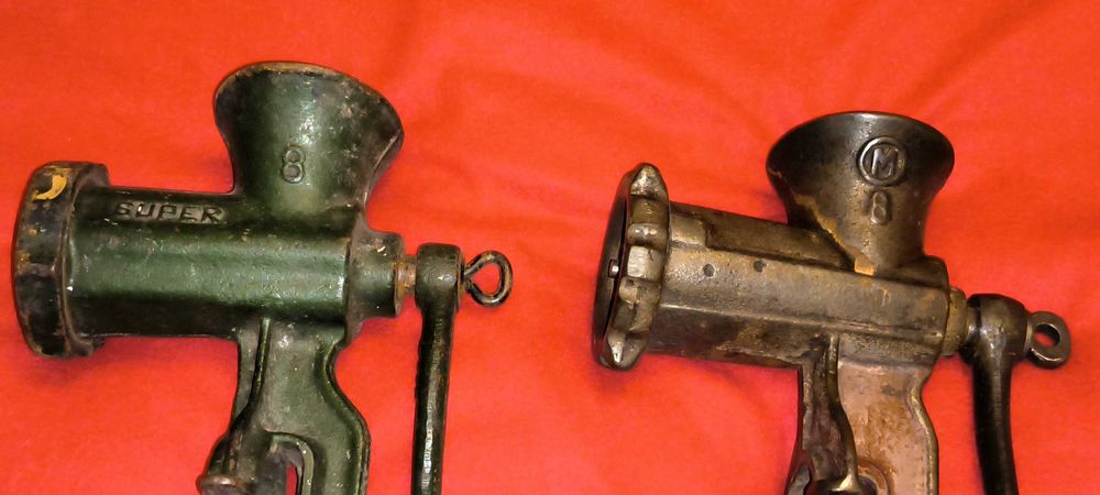 2 masini de tocat romanesti vintage 80 ron ambele