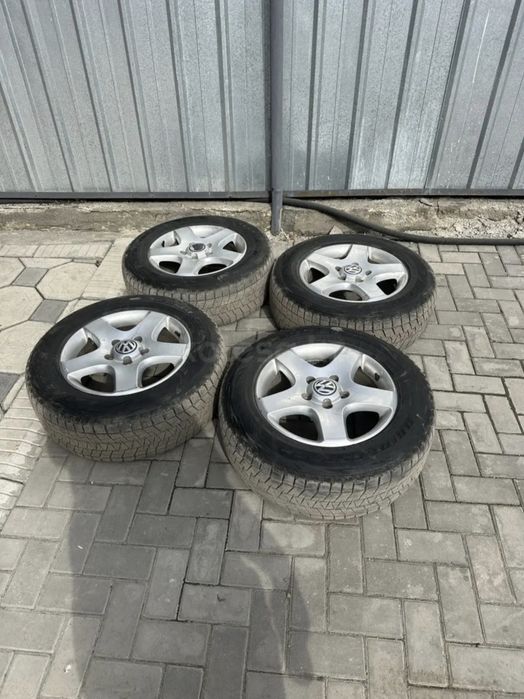 Продам диски с хорошей резиной туарег
