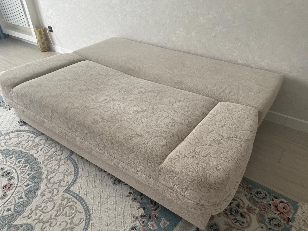 Продаётся диван в хорошем состоянии,