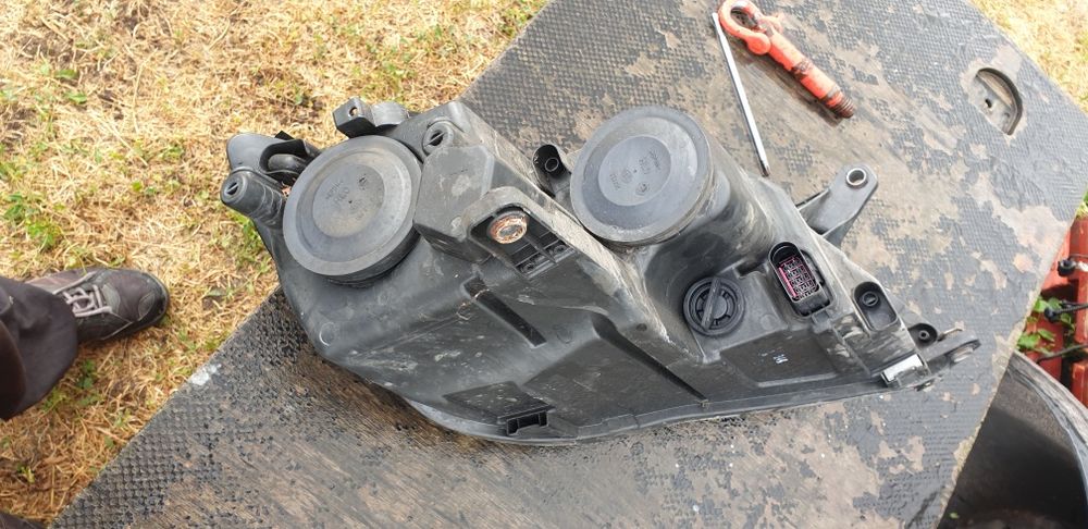 Far stanga vw tiguan