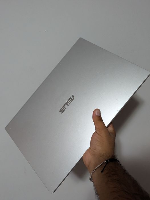 Asus i3 gen 10 , 12gb ram , SSD nvme 256