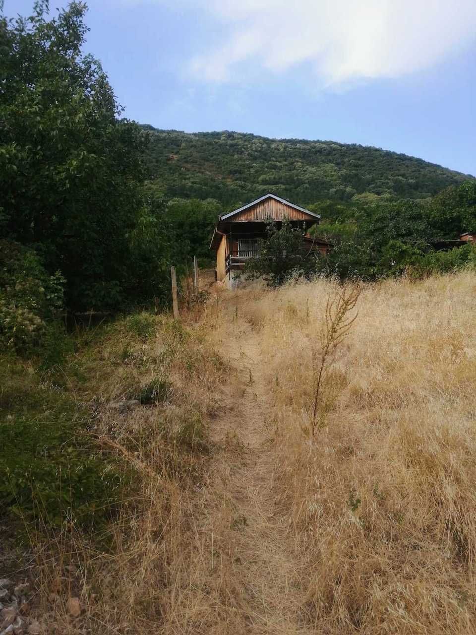 Продавам вила в м-н Параколово