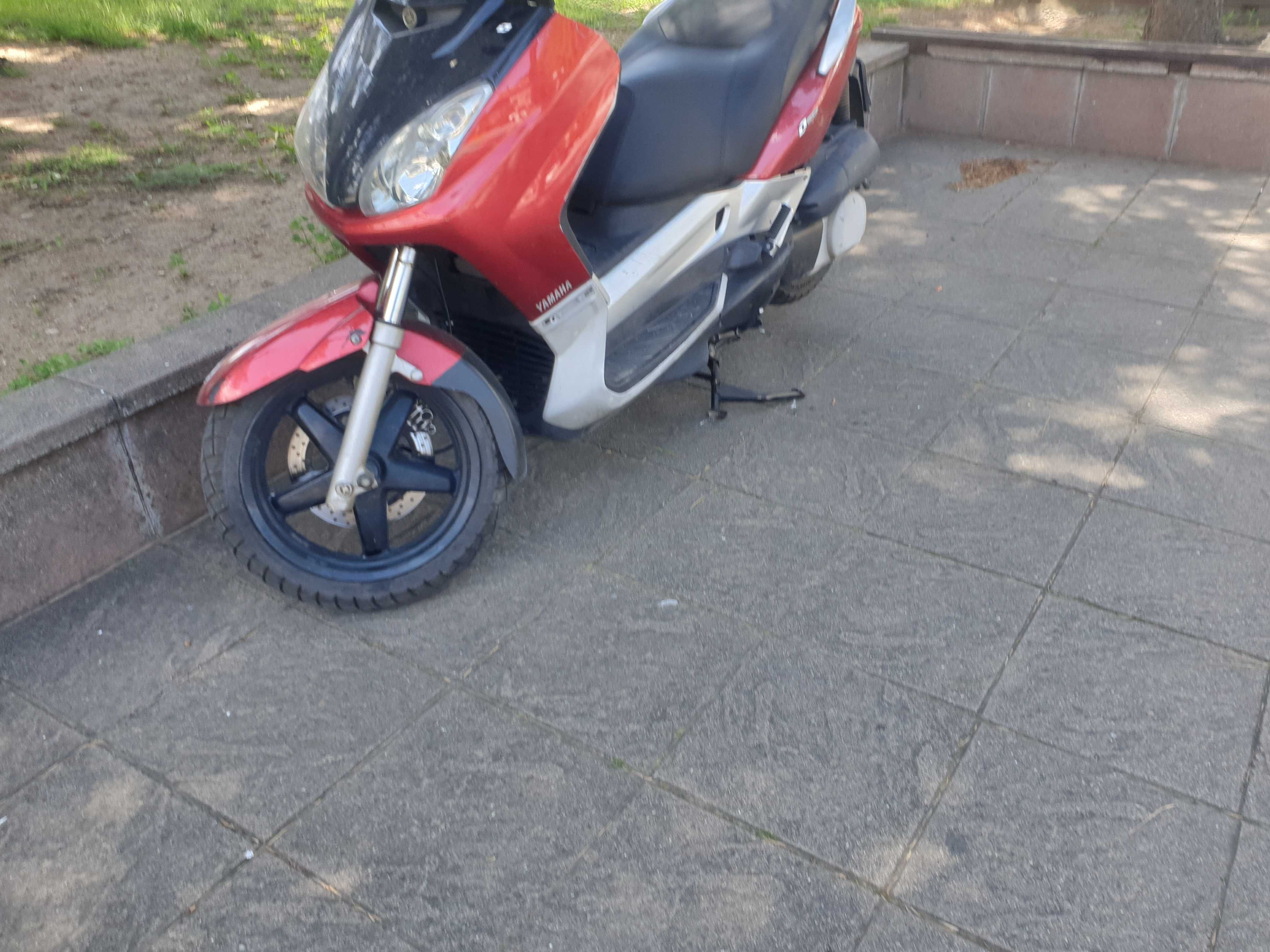 Yamaha X-max 250