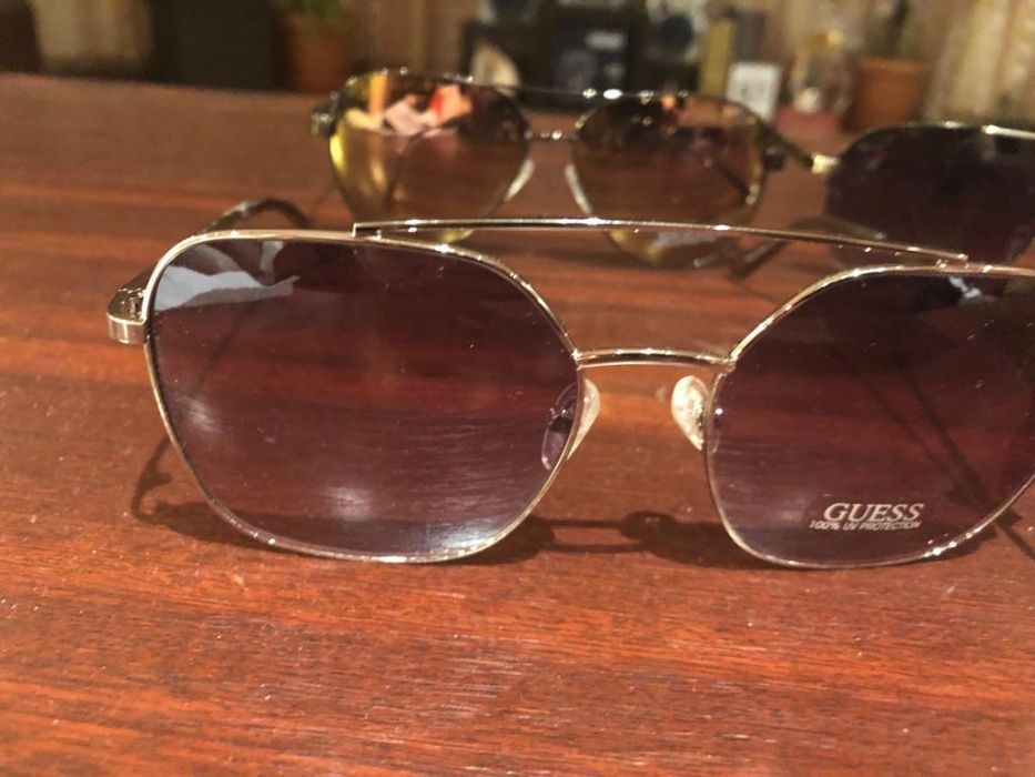 Vand ochelari de soare originali unisex GUESS ,polarizati