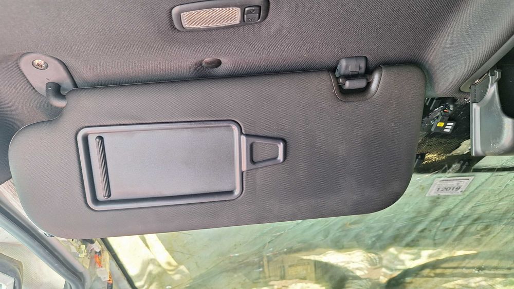 Черен централен плафон + черни сенници и др. KIA Seed