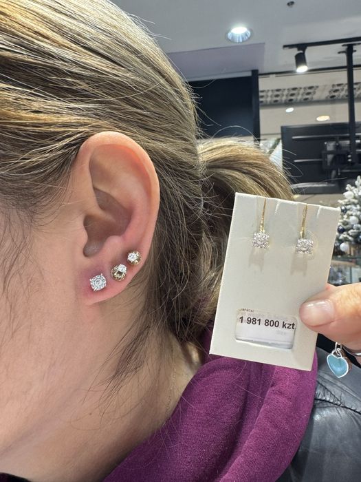 585 Бриллиантовые серьги