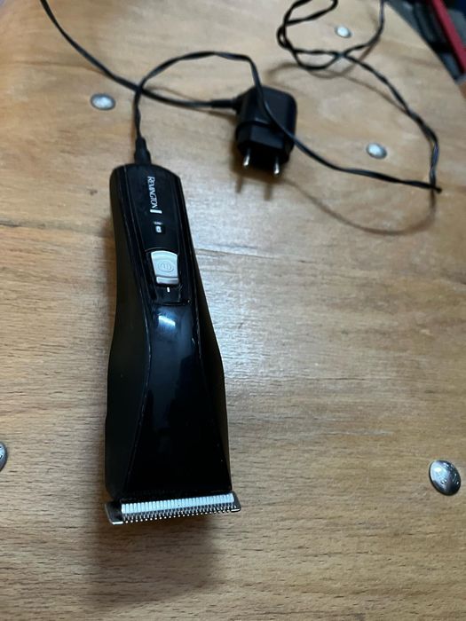 Vând scule pentru coafura.