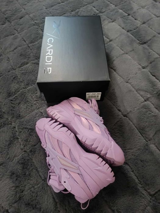 Reebok x Cardi B Club C V2 дамски маратонки 
Reebok x Cardi B Club C V
