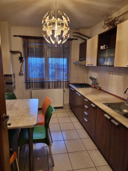 Proprietar inchiriez apartament 4 camere zona Micalaca str Voinicilor