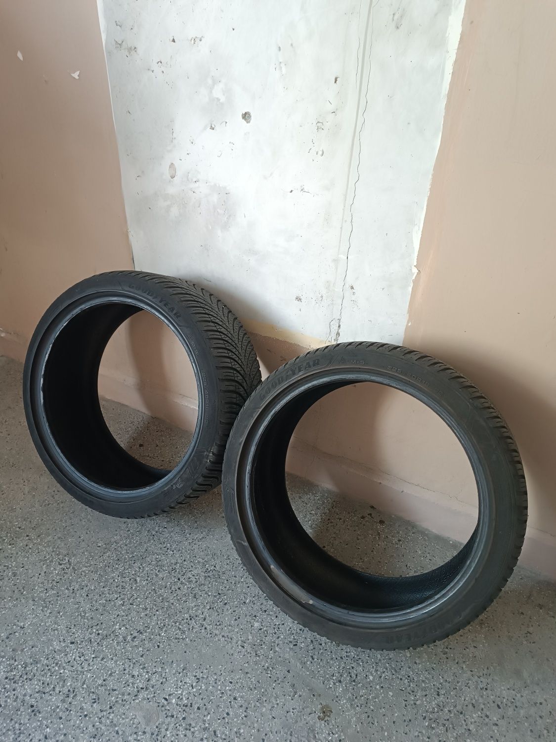 Goodyear 225/40/18 y92