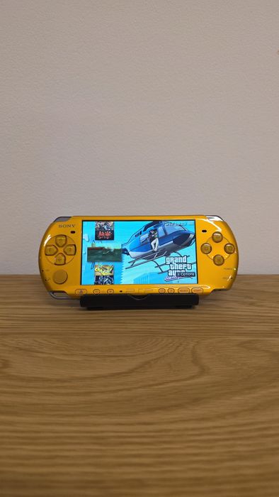 Vand consola Sony PSP 3000, editie speciala, in conditie foarte buna.