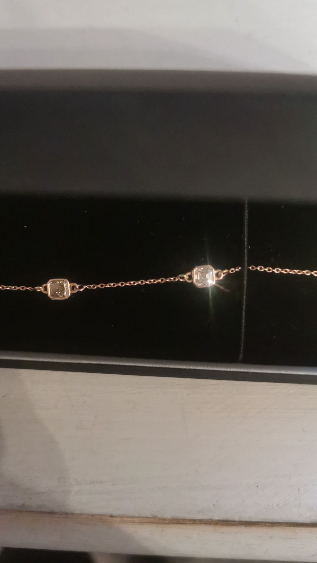 Bratara aur roz cu diamante fancy galben verzui