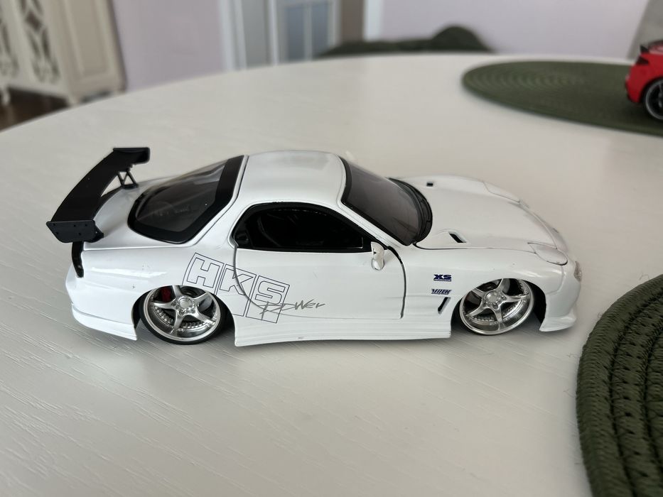 Jada macheta Mazda RX7 scara 1/24 din filmul Fast and Furios
