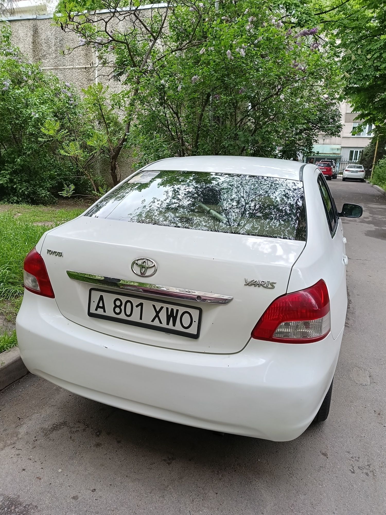 Toyota Yaris автомобиль