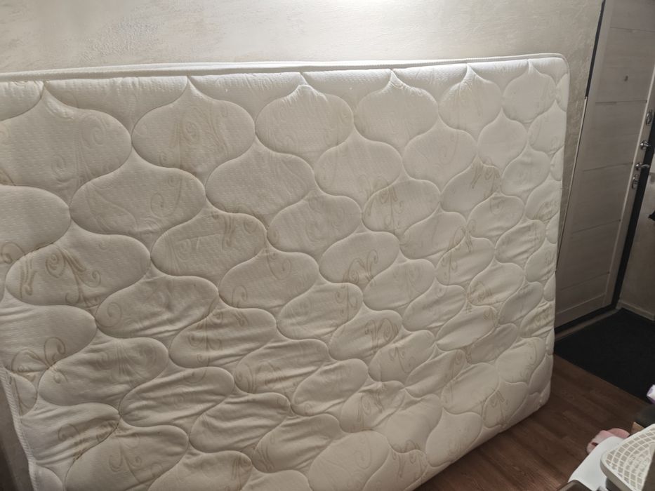 Отдам матрас 160x200