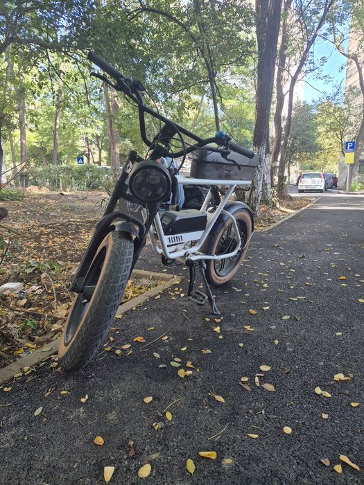 Bicicletă electrică de vânzare.