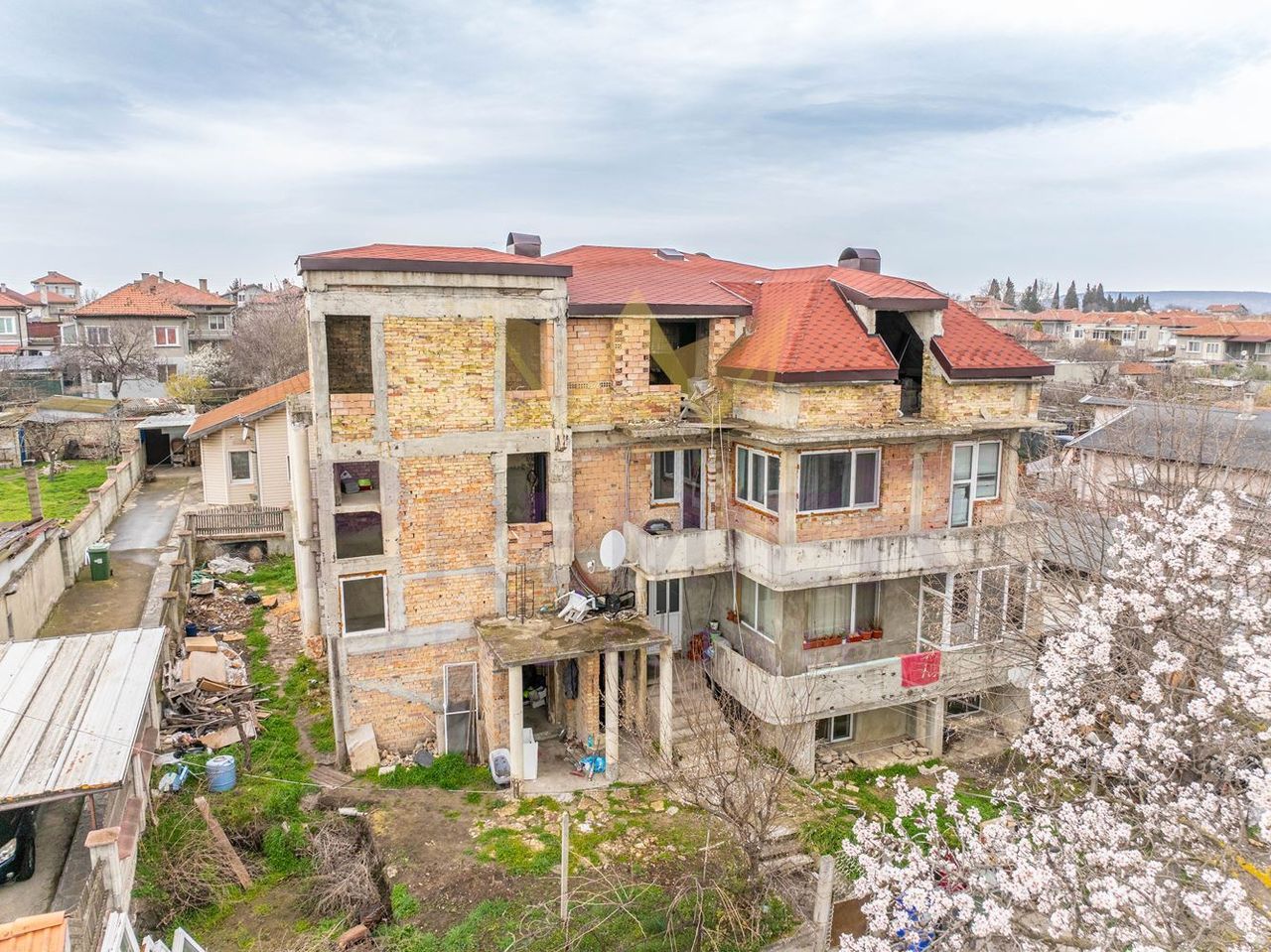 Продава се Къща в с. Тополи, Област Варна - 600 кв.м за 800 €/кв.м - Снимка #4