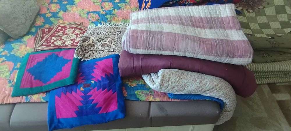 Продам корпешки, тосешки, есть с каз.орнаментом, на 2х спаль. кровать
