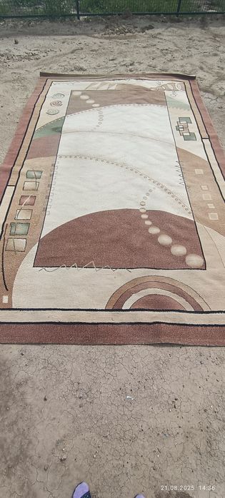 Палас. Размер 4м. на 2,50м. Срочно продам.
